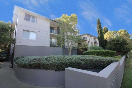 Stunning Two Bedroom Apartment in an Unbeatable Location!