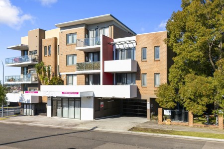 BRIGHT AND FRESH WITH DUAL BALCONIES