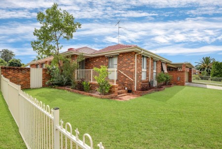 Spacious Family Home with Multiple Living Areas, Triple Car Accommodation & Study!