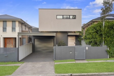 ELEGANT INDOOR AND OUTDOOR LIVING - OPEN TO VIEW WED 10/06/2026 @ 4.30-5PM & SAT 13/06/2026 @ 3-3.30PM