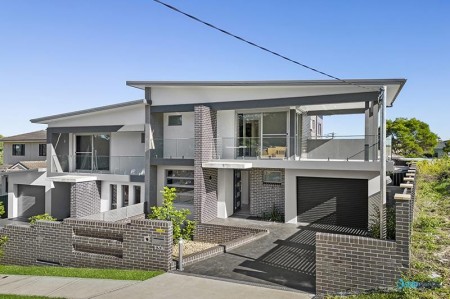 Beautiful Near New 4 Bedroom Duplex, Spacious Living, Ducted Air!