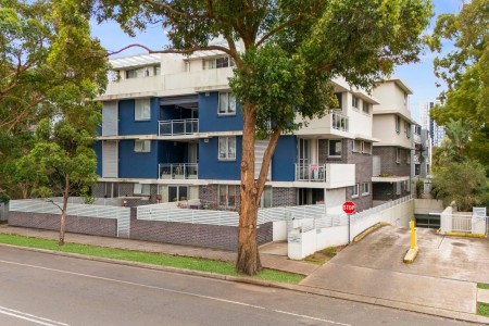 MODERN LIVING IN AN ULTRA-CONVENIENT LOCATION