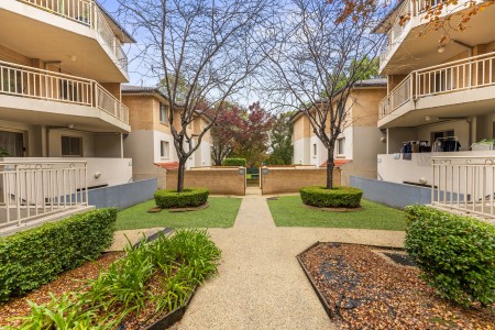 SPACIOUS APARTMENT, WALK TO STATION