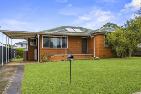 SINGLE-LEVEL 4-BEDROOM HOME, BIG BLOCK