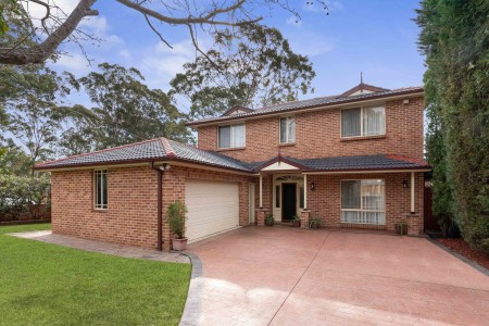 ENORMOUS HOME, CORNER POSITION