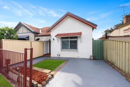 Neat 2 Bedroom Home!