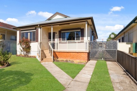 HIGH-SIDE DOUBLE LOT WITH DUPLEX POTENTIAL