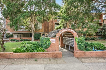 Freshly Painted 2 Bedroom Unit with Swimming Pool