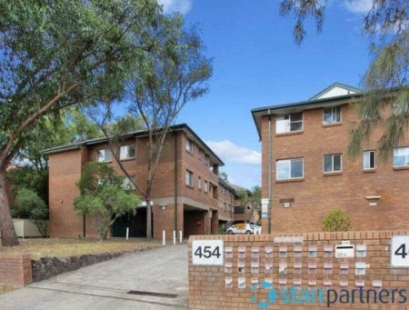 Two bedroom unit with garage, walk to station & shops
