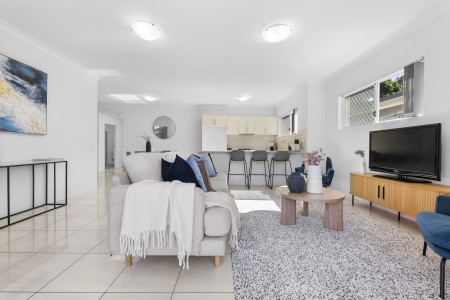 GENEROUS GROUND FLOOR APARTMENT - OPEN TO VIEW SAT 05/09/2026 @ 10-10.30AM
