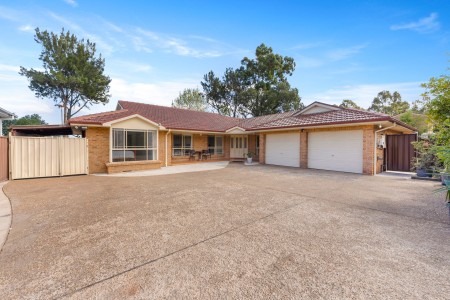 HUGE SINGLE LEVEL HOME, OVERSIZED BLOCK