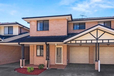 TOWNHOUSE LIVING, FABULOUS LOCATION