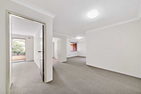 Immaculate One Bedroom Unit with Split Air!
