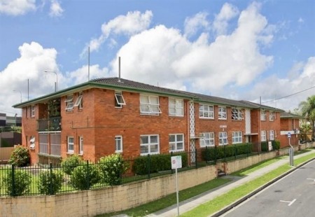 2/2 Carl Street, Woolloongabba, QLD 4102