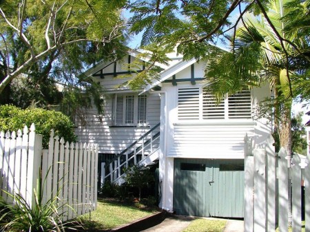 9 HOWARD STREET, Coorparoo, QLD 4151