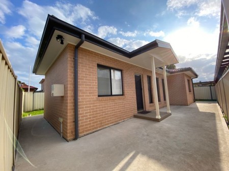8a Thackeray Close, Wetherill Park, NSW 2164
