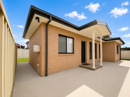 8a Thackeray Close, Wetherill Park, NSW 2164