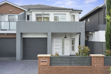 SUPERIOR 5 BEDROOM FAMILY LIVING - OPEN TO VIEW SAT 31/05/2025 @ 12-12.30PM