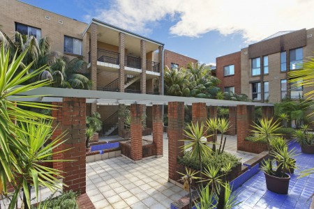 SUNNY SECURITY APARTMENT - OPEN TO VIEW SAT 18/05/2024 @ 5-5.30PM