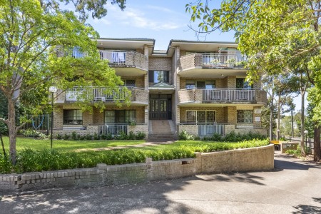 ESTABLISHED 2-BEDROOM APARTMENT