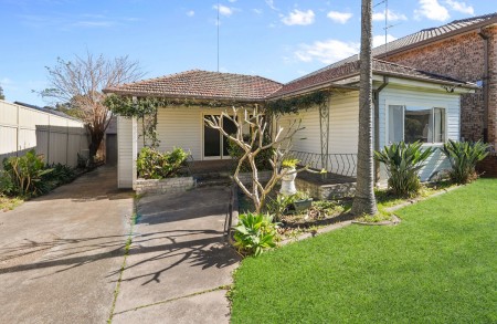 RENOVATE OR REDEVELOP - DUAL STREET FRONTAGE - OPEN TO VIEW SAT 20/09/2025 @ 5-5.30PM