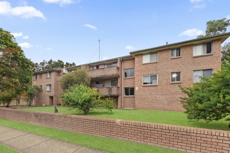 CENTRALLY LOCATED FULL BRICK UNIT - OPEN TO VIEW SAT 23/11/2024 @ 2-2.30PM