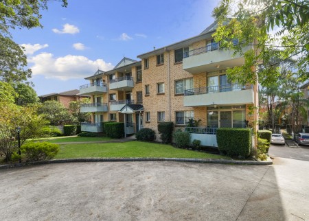 SOLID BRICK AND FRESHLY PAINTED  - OPEN TO VIEW SAT 31/05/2025 @ 9-9.30AM