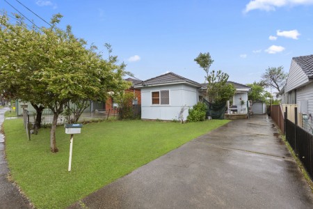 FLAT BLOCK WITH ESTABLISHED HOME