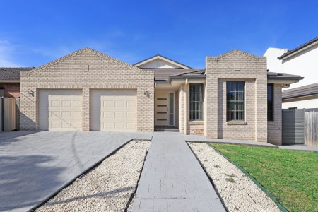 DAZZLING SINGLE-LEVEL FAMILY HOME