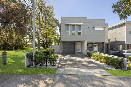 PARKSIDE DUPLEX HOME - OPEN TO VIEW SAT 23/11/2024 @ 2-2.30PM