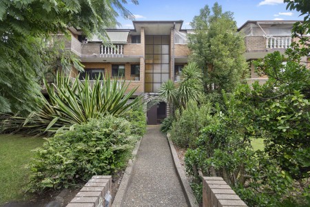 LEAFY LIVING, WALK TO STATION - OPEN TO VIEW SAT 11/05/2024 @ 2-2.30PM
