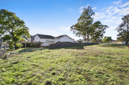 Here is an extra-large and beautifully clean, high-side 904.2sqm property that is ready for new building to commence