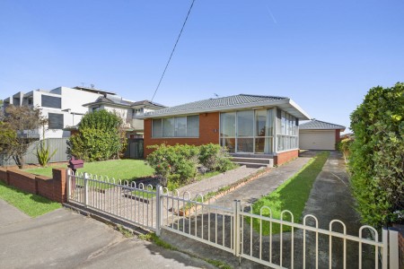HIGH-SIDE, BRICK VENEER STAND-ALONE HOME - OPEN TO VIEW SAT 01/06/2024 @ 10-10.30AM