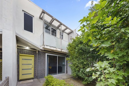 DOUBLE-BRICK TOWN HOUSE