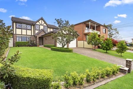 SPECTACULAR HOME WITH IN-GROUND POOL - OPEN TO VIEW SAT 23/11/2024 @ 3-3.30PM