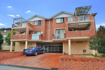 LOW MAINTENANCE, TOP FLOOR APARTMENT  - OPEN TO VIEW SAT 31/05/2025 @ 12-12.30PM