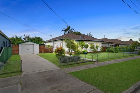 RENOVATED HOME, HUGE BLOCK, TWO TITLES