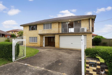 SPACIOUS OPEN-PLAN LIVING