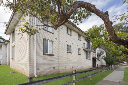 LOW MAINTENANCE, SOLID BUILD - OPEN TO VIEW SAT 23/11/2024 @ 1-1.30PM