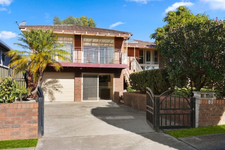 SPACIOUS FAMILY LIVING WITH DUAL ACCOMMODATION