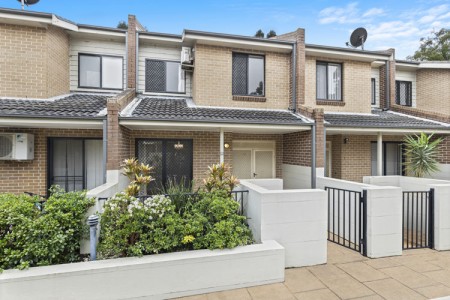 DOUBLE BRICK TOWNHOUSE