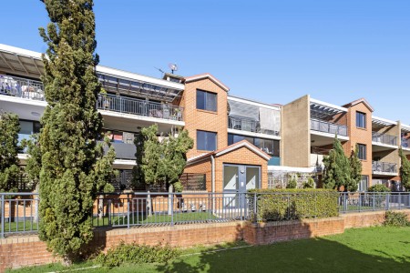 2 BED UNIT CLOSE TO EVERYTHING - OPEN TO VIEW SAT 20/09/2025 @ 4-4.30PM