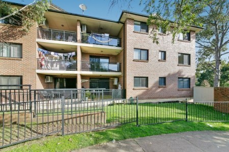 2 bedroom unit with natural light, located in a great location