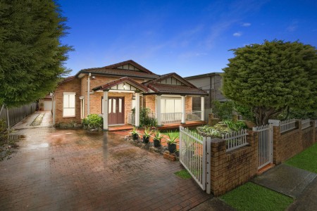 SUPER SOLID SINGLE-LEVEL BRICK HOME