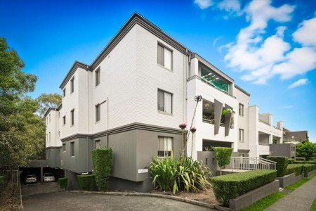 Superb Modern Two Bedroom Unit with Gas Cooking and Air Conditioning!