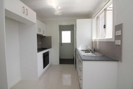 TWO BEDROOM GRANNY FLAT WITH AIR-CONDITIONER!