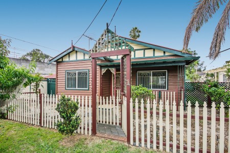 Charming 2 bedroom house in ideal location