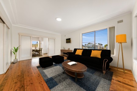 Spacious 3 bedroom house with near new Kitchen