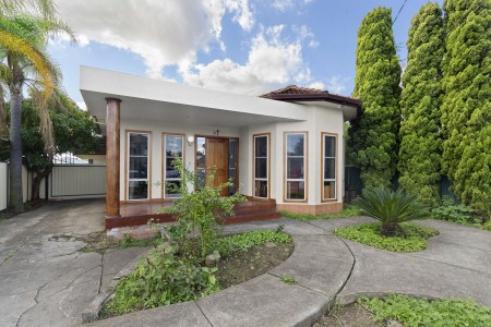 HOME WITH BENEFITS - AUCTION THIS SATURDAY 25/05/2024 - OPEN TO VIEW SAT 25/05/2024 @ 11-11.30AM