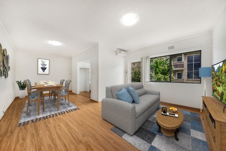 Centrally Located Two Bedroom Unit with Air Conditioning in a Parkside Location!